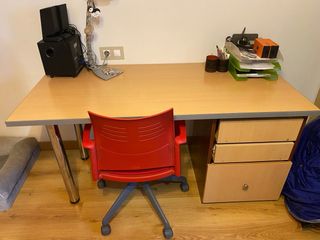 Mesa de escritorio madera y metal