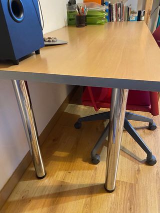 Mesa de escritorio madera y metal