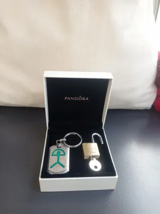 Pandora Caja con Llavero y Candado