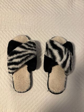 Chanclas de pelo estampado cebra