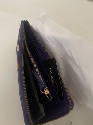 Cartera monedero azul con detalle dorado