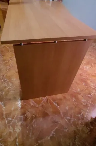 Mesa de escritorio madera y metal