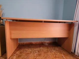 Mesa de escritorio madera y metal