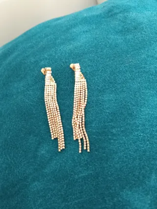 Orecchini pendenti dorati con strass