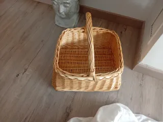 Cestas mimbre y tela para regalos boda