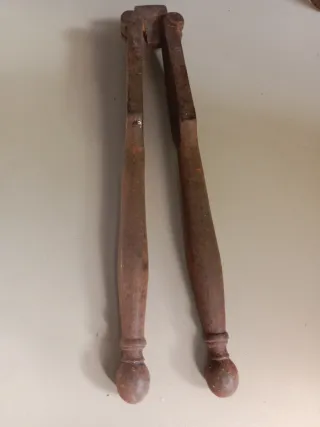 Antiguo Cascanueces de Metal