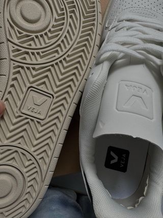 Zapatillas V-10 Blancas y Negras Talla 44