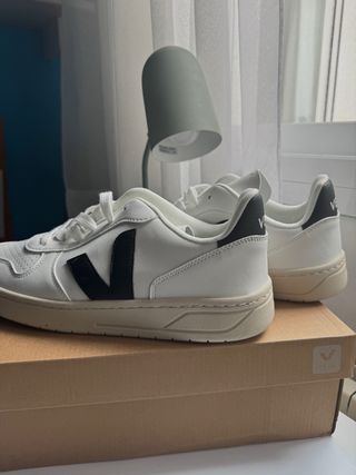 Zapatillas V-10 Blancas y Negras Talla 44