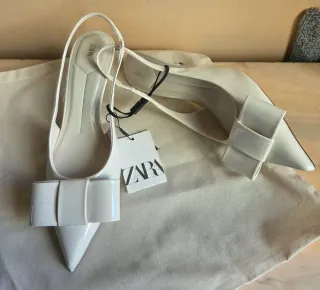 Zapatos destalonados blancos Zara