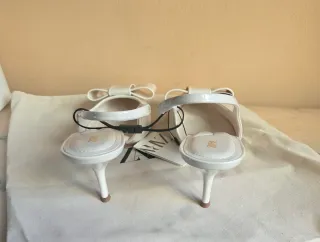 Zapatos destalonados blancos Zara