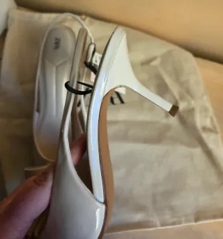 Zapatos destalonados blancos Zara