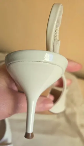 Zapatos destalonados blancos Zara