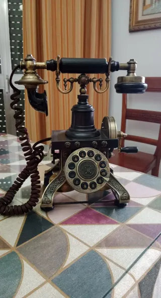 Teléfono antiguo