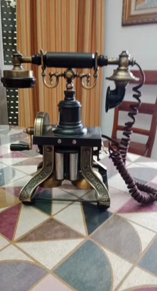 Teléfono antiguo