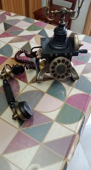 Teléfono antiguo