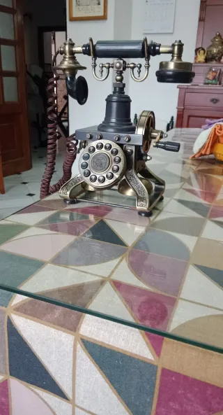 Teléfono antiguo