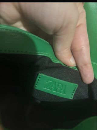 Bolso Zara verde tachuelas