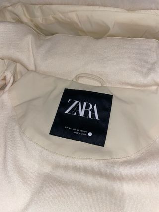 Abrigo Zara Blanco con Capucha y Pelo