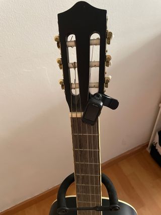 Guitarra española negra + tripode+ afinador