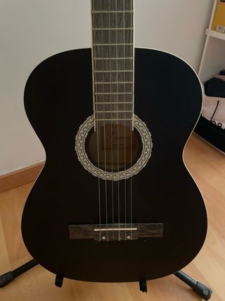 Guitarra española negra + tripode+ afinador