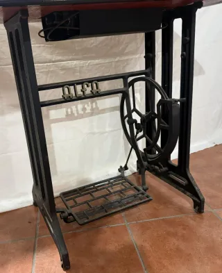 Máquina de coser Alfa a pedal