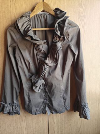 Camisa verde com folhos