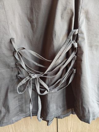 Camisa verde com folhos