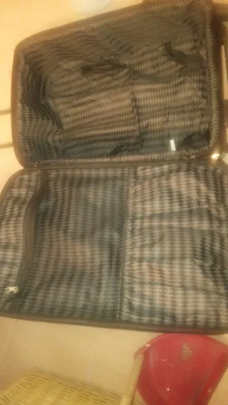 Maleta de ruedas negra como nueva