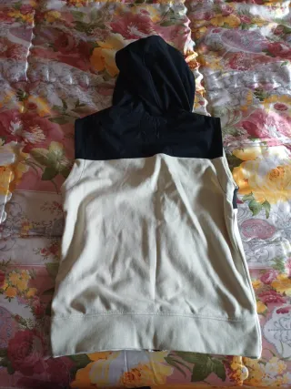 Chaleco Zara con capucha talla 13 -14