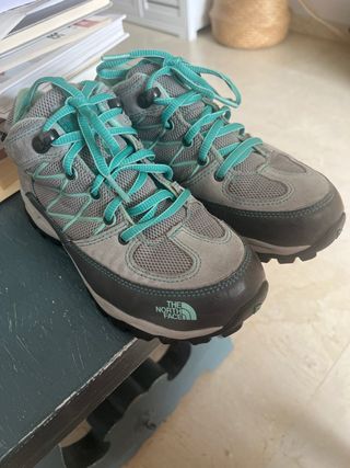 Zapatillas The North Face Gris y Turquesa