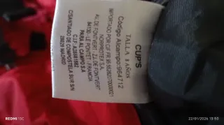 Traje de esquí rojo,talla 8. Da poca talla