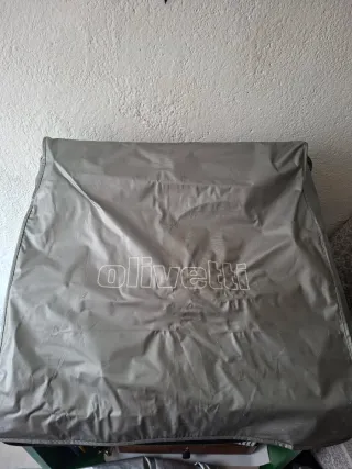 Máquina de escribir Olivetti ET 2400