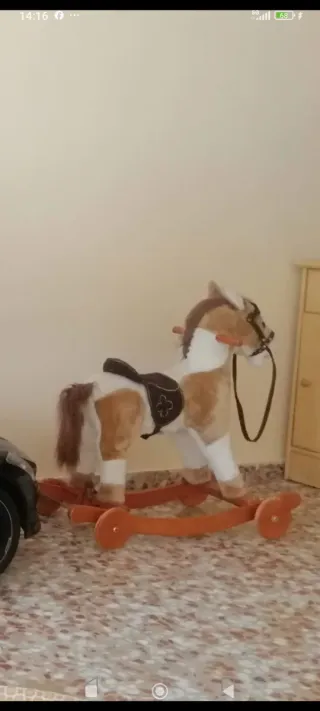 Caballo balancín de peluche