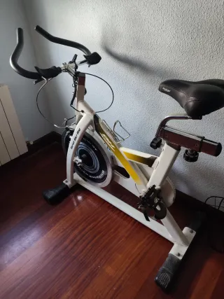 Bicicleta de Spinning Blanca no se envía