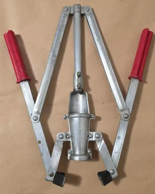 Tappatrice manuale per bottiglie