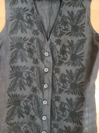 Gilet donna Biblos nero in lino ricamato