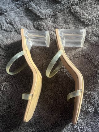 Sandalias Beige Tacón Transparente dos por 8€