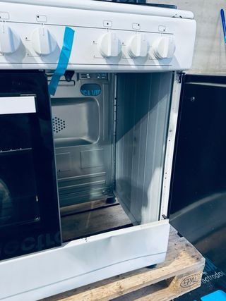 134.Cocina Gas 5 fuegos con Horno NUEVA TARA