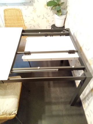 Mesa extensible y 4 sillas