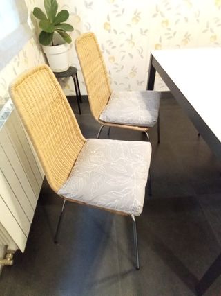 Mesa extensible y 4 sillas