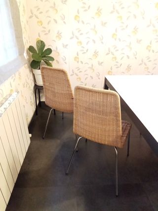 Mesa extensible y 4 sillas