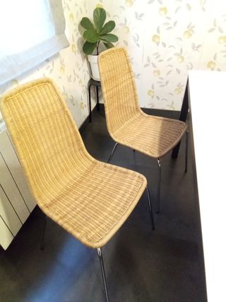 Mesa extensible y 4 sillas