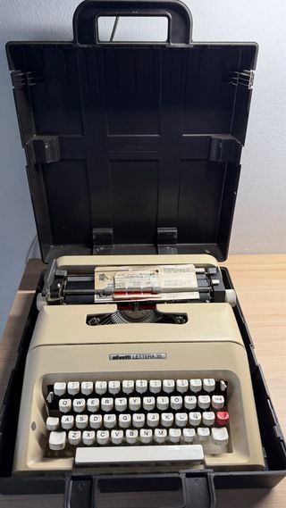 Máquina de escribir Olivetti Lettera 35