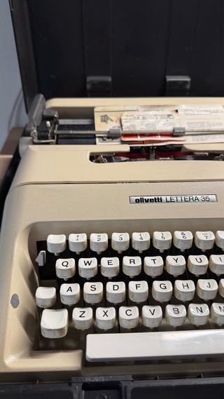 Máquina de escribir Olivetti Lettera 35