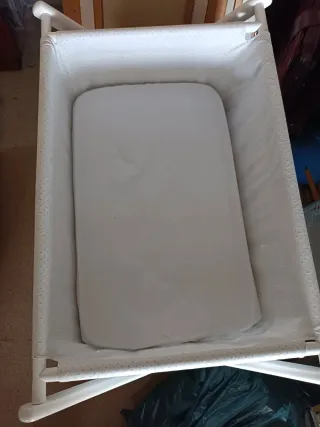 Minicuna con estampado de topitos y cuadros