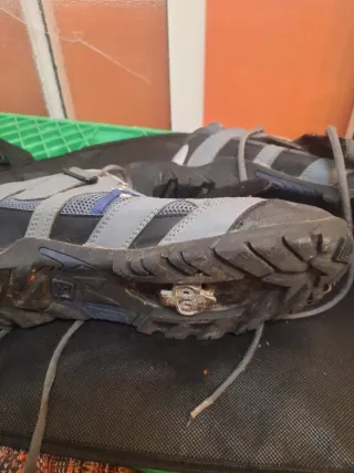 Tenis de montaña Talla 42