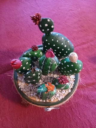 Cactus de piedra pintado a mano grande