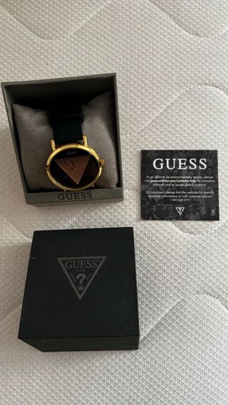 Reloj Guess Negro y Dorado