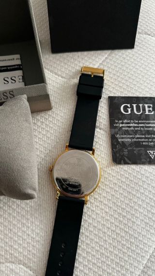 Reloj Guess Negro y Dorado