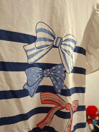 Camiseta Marinera con Lazos en Relieve y Volantes